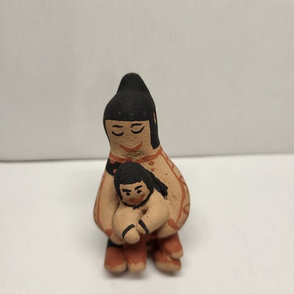 Navajo Pueblo Pottery Storyteller w/1 Child Signed Art ornament  2.5 in x 1 in - Picture 1 of 5